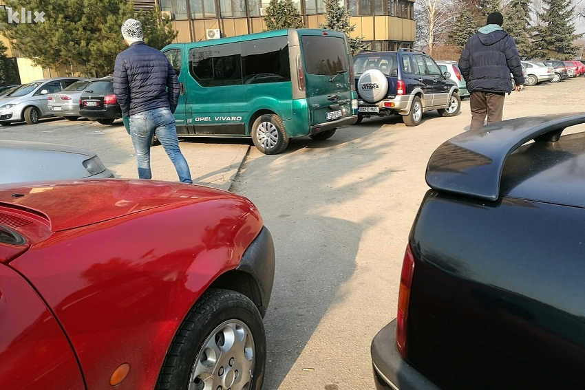 Problem sa parkingom svakodnevnica vozača (Foto: Elmedin Mehić/Klix.ba) (Foto: E. M./Klix.ba)