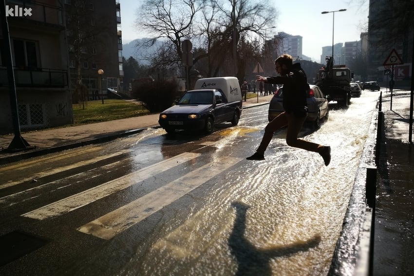 Puknuta cijev u Zenici (Foto: Elmedin Mehić/Klix.ba) (Foto: E. M./Klix.ba)