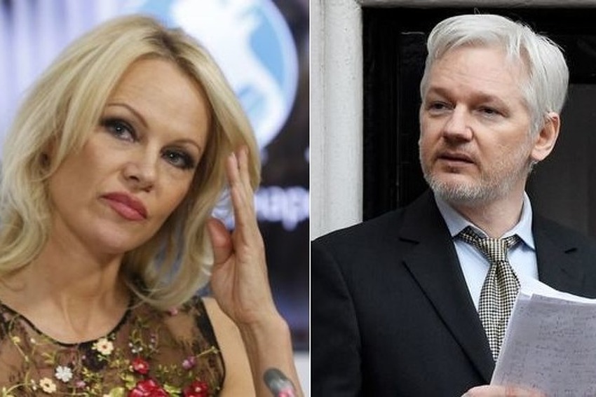 Pamela Anderson i Julian Assange (Foto: EPA)