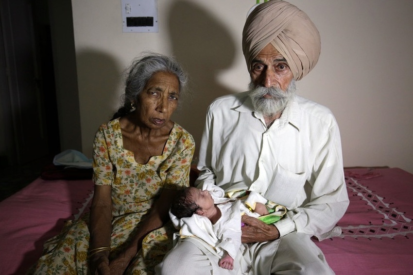 Indijka koja je rodila dijete u 72. godini: Ne žalim zbog te odluke, ali je teško biti majka