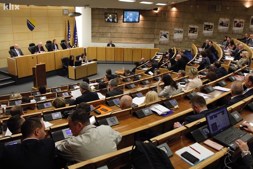 Žestoka rasprava u Parlamentu FBiH o federalizaciji: Zastupnici HNS-a napustili sjednicu