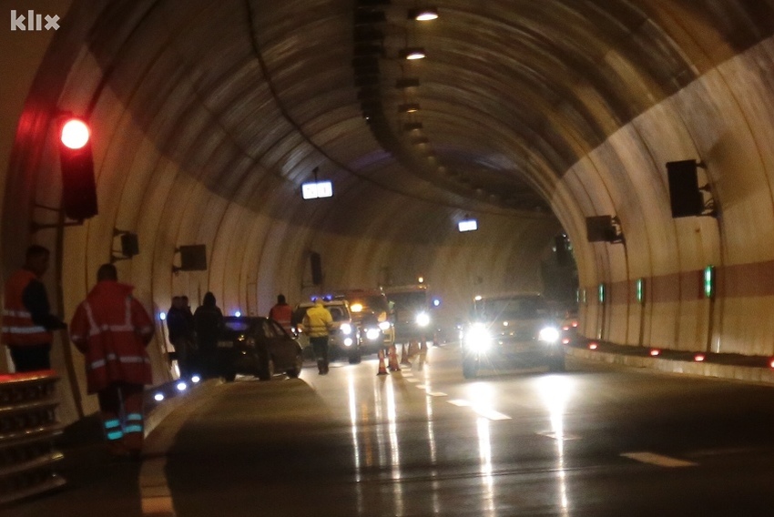 Nesreća u tunelu Grab: Dvije osobe povrijeđene, saobraćaj usporen