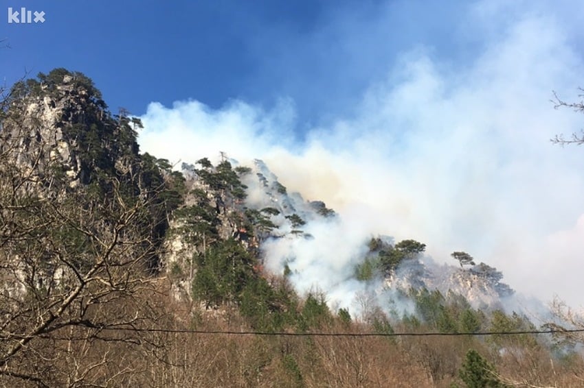 Požar na Boračkom jezeru (Foto: Čitatelj/Klix.ba)