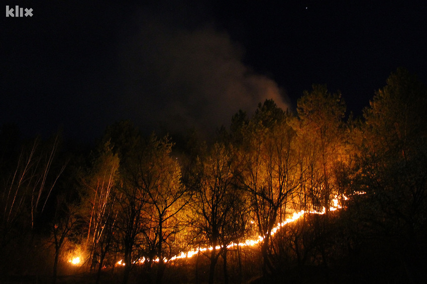Požar kod Zenice (Foto: Elmedin Mehić/Klix.ba) (Foto: E. M./Klix.ba)