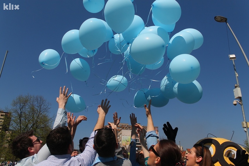 Puštanje plavih balona u Zenici (Foto: Elmedin Mehić/Klix.ba) (Foto: E. M./Klix.ba)