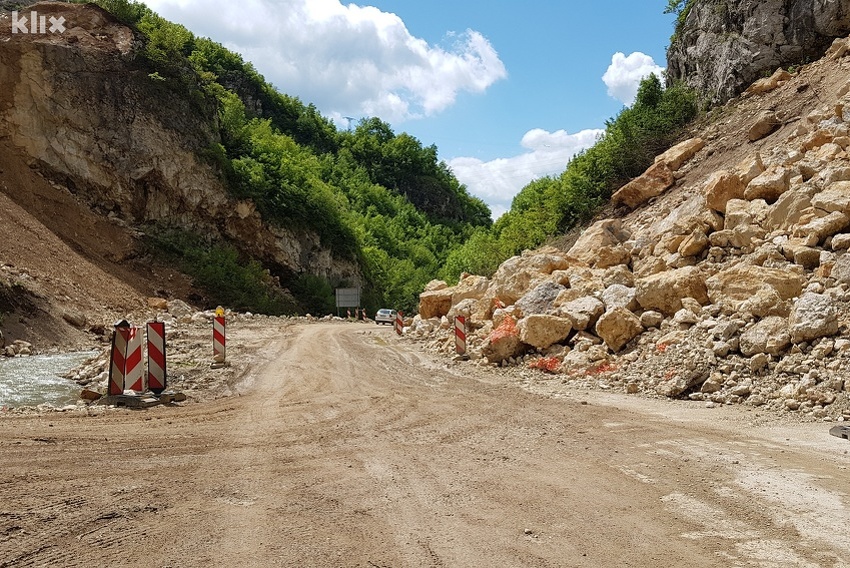 Cesta u slivu Babine rijeke kod Zenice (Foto: Elmedin Mehić/Klix.ba) (Foto: E. M./Klix.ba)