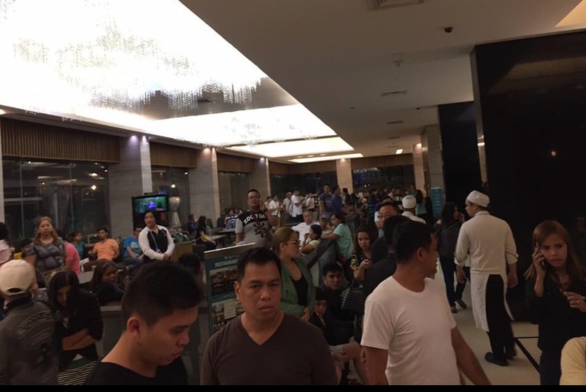 Evakuirani gosti hotela (Foto: Twitter)