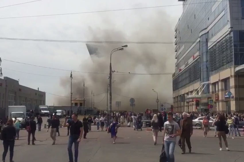 Požar u blizini Kijevske stanice (Foto: Twitter)