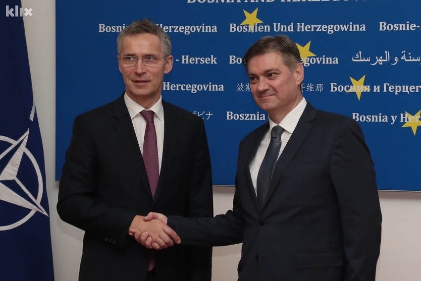 Jens Stoltenberg, generalni sekretar NATO-a i Denis Zvizdić, predsjedavajući Vijeća ministara BiH