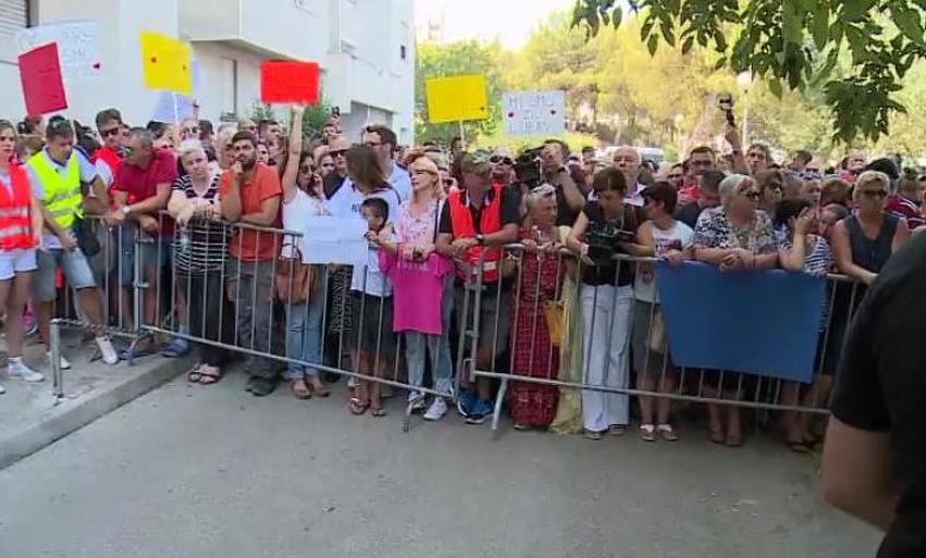 Split na nogama zbog sudbine malog Cesarea, protestuje i Severina