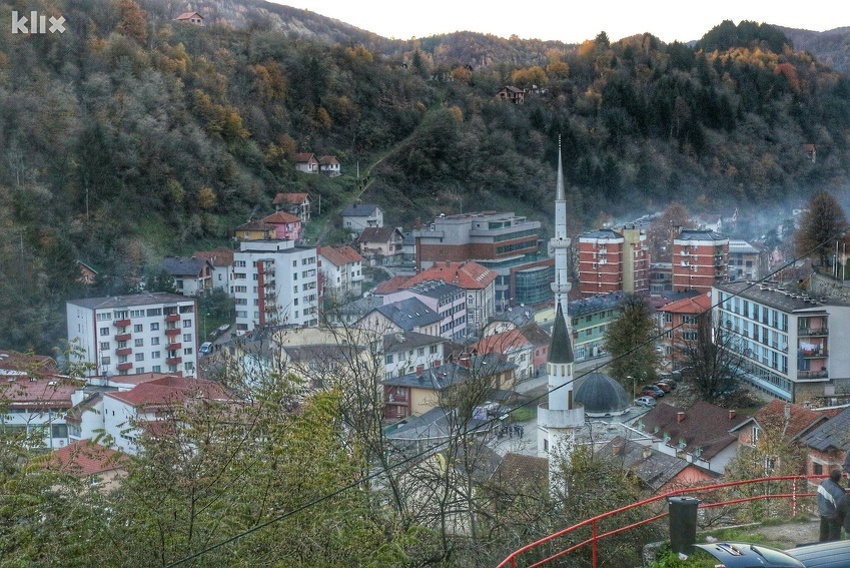 Tihi život povratničke Srebrenice: Stiješnjeni između plaćenih glasova i neplaćenih računa