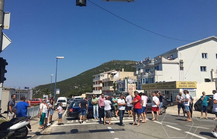 Mještani Neuma blokirali magistralni put, tražili otvaranje novih graničnih prijelaza