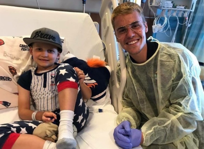 Justin Bieber s pacijentom u bolnici Orange County (Foto: Instagram)