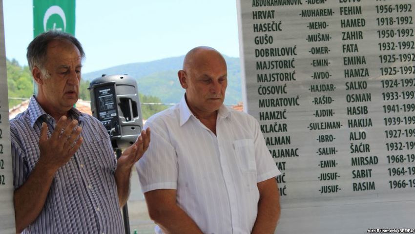 Načelnik opštine Rudo Rato Rajak (desno) na komemoraciji bošnjačkim žrtvama (Foto: Alen Bajramović)