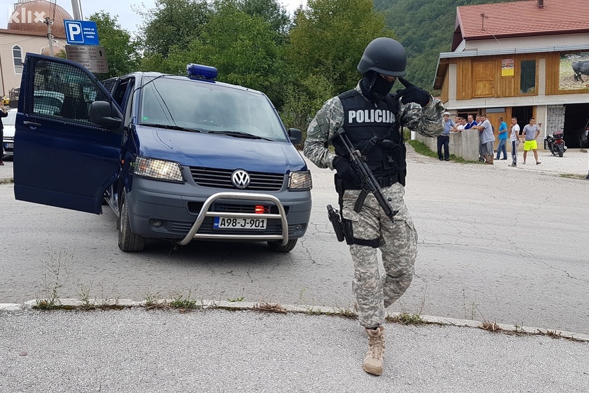 Akcija hapšenja Sejfovića u mjestu Buci (Foto: Elmedin Mehić/Klix.ba)