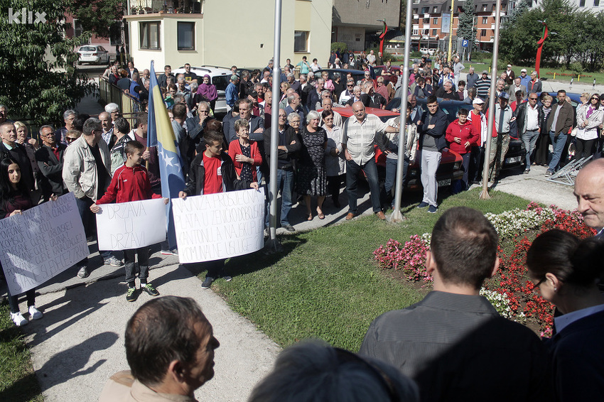 Detalj sa protestnog okupljanja u Žepču (Foto: Elmedin Mehić/Klix.ba) (Foto: E. M./Klix.ba)