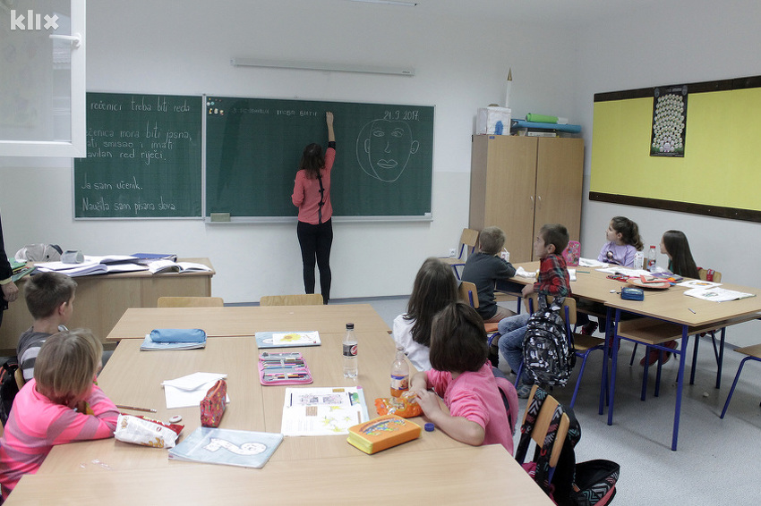 Učenici prate nastavu (Foto: Elmedin Mehić/Klix.ba)