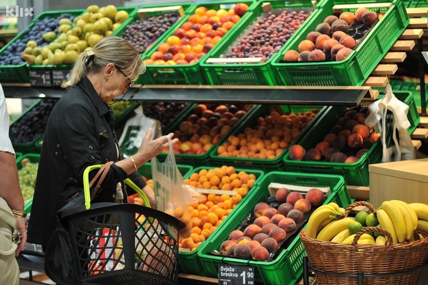 Ekonomski pokazatelji: Stanovnici BiH sve više uzimaju kredite, rastu cijene hrane i prijevoza