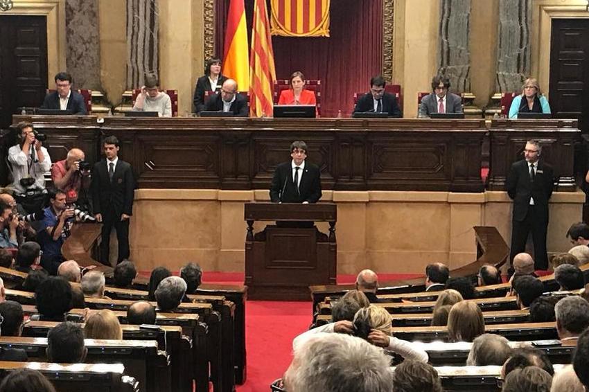 Carles Puigdemont proglašava nezavisnost Katalonije (Foto: Twitter)