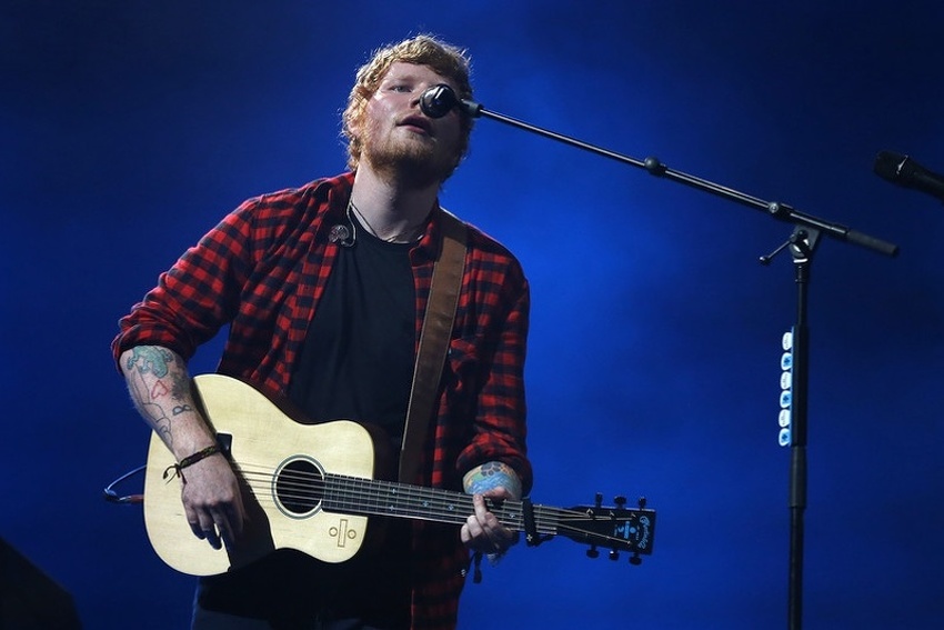 Ed Sheeran slomio ruku u saobraćajnoj nesreći, upitno održavanje njegove turneje