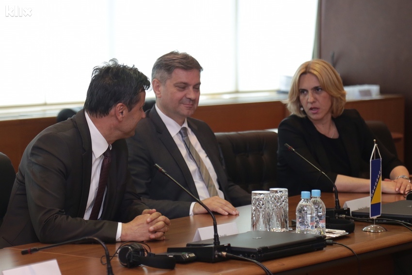 Zvizdić odgovorio premijerki RS-a: Bavite se politikanstvom, za akcize su odgovorni SNSD i HDZ