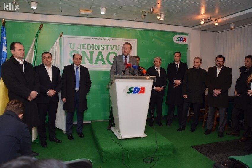 SDA: Odbacujemo harangu koju je pokrenuo dio srbijanskog vodstva na Bakira Izetbegovića