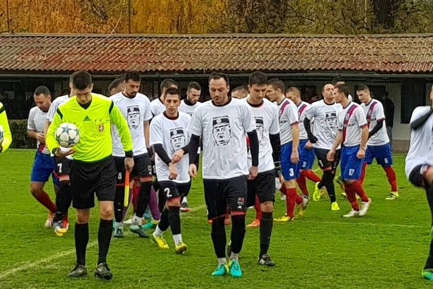 Fudbaleri iz Srbije na teren izašli u majicama sa slikom Ratka Mladića