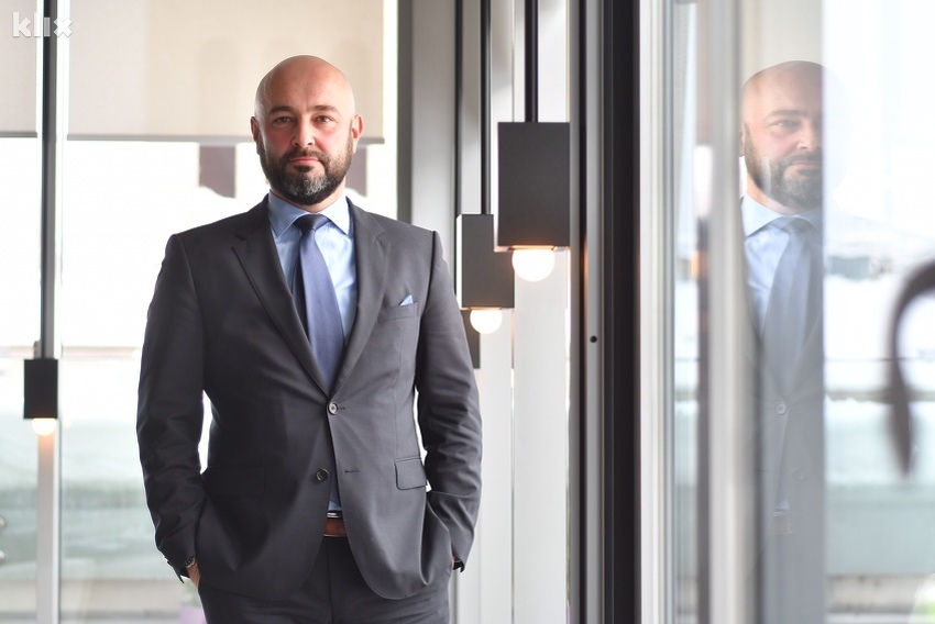 Jasmin Mahmuzić: Strane kredite moramo koristiti za investicije, bankarski sektor u FBiH stabilan