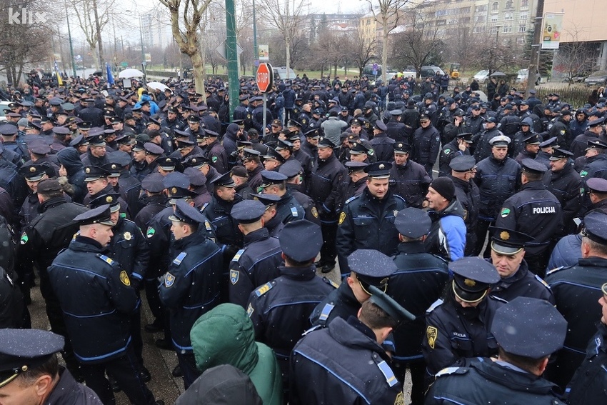 Vlada FBiH i sindikati policije postigli dogovor: Neće biti masovnih protesta
