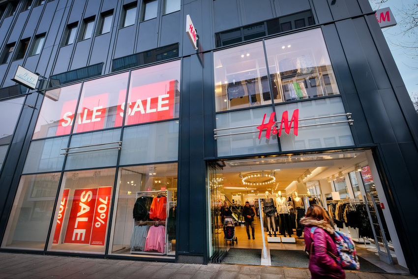 Jedna od najtežih godina za H&M: Zbog rasističke reklame pada prodaja