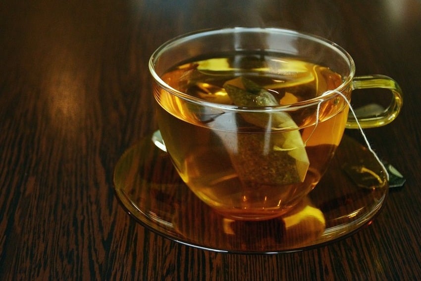 Ispijanje vrućeg čaja povećava rizik od obolijevanja od raka jednjaka B_180206008