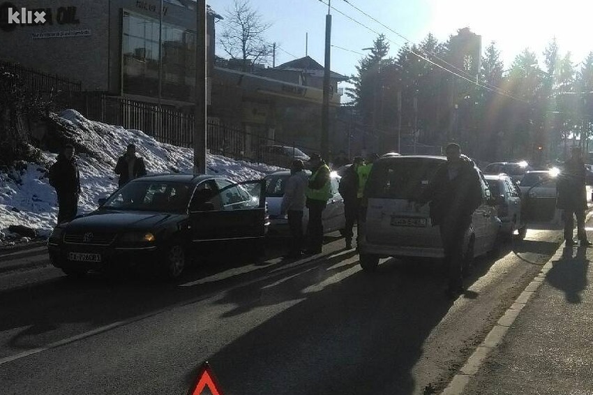 Dva sudara u sarajevskoj ulici Safeta Hadžića, dvije osobe povrijeđene