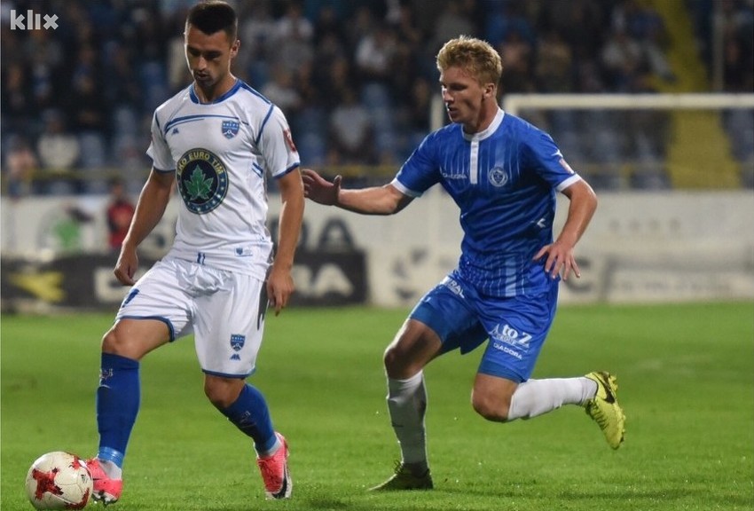 Slobodan Milanović (lijevo) i Haris Hajdarević u duelu prilikom prethodnog okršaja Krupe i Želje. (Foto: Arhiv/Klix.ba)