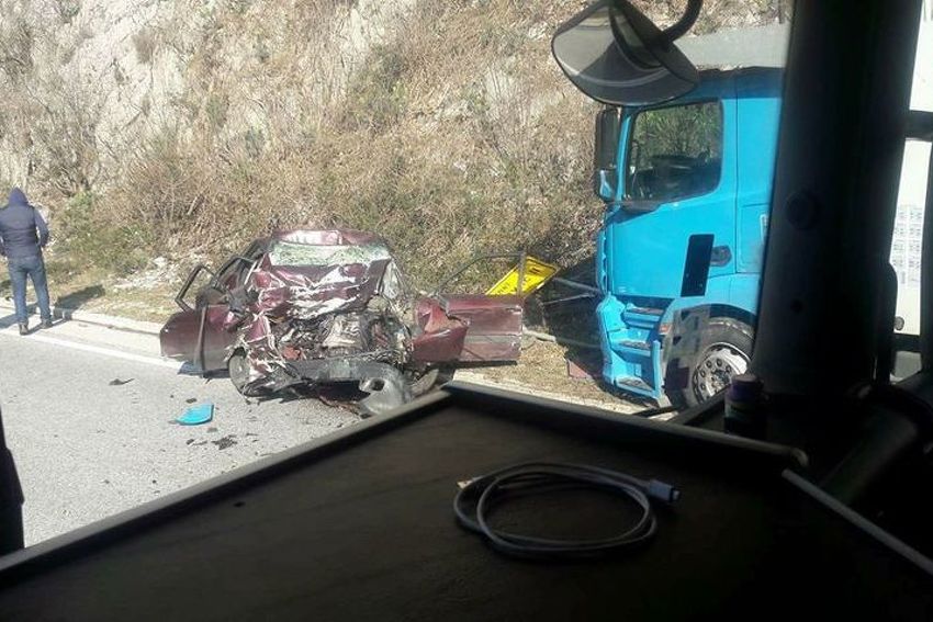 Jedna osoba poginula u sudaru tri vozila između Mostara i Jablanice