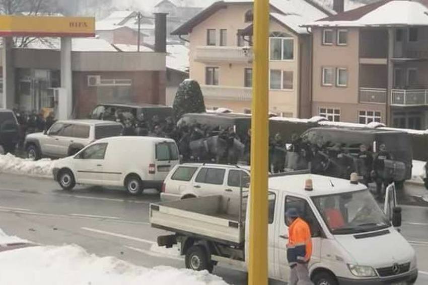 Policija u mjestu Karuše (Foto: Čitatelj)