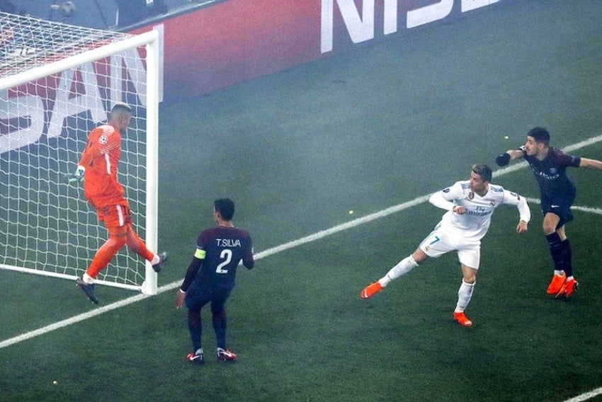 Cristiano Ronaldo postiže prvi gol u susretu protiv PSG-a. (Foto: EPA-EFE)