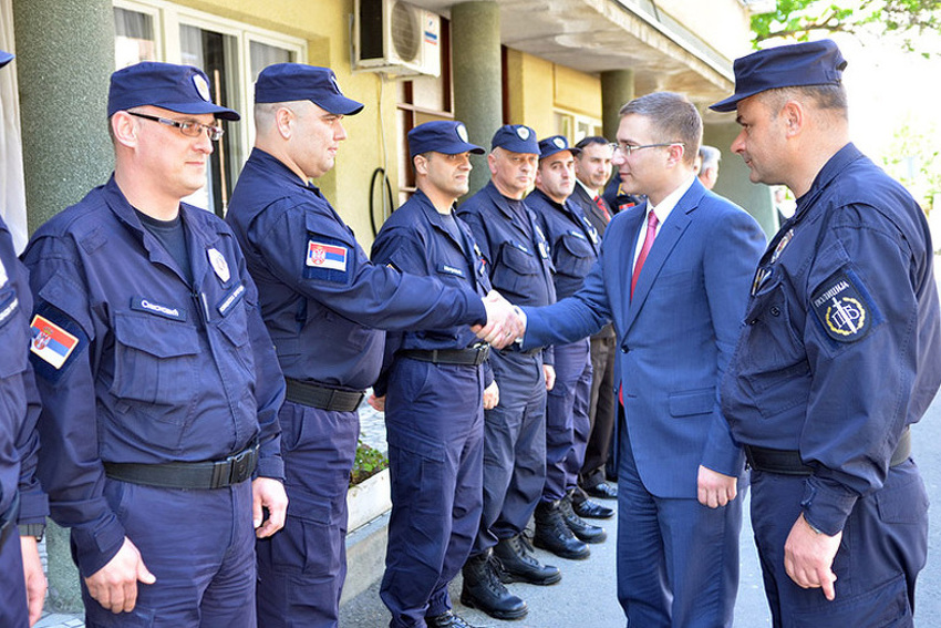 Srbijanski policajci u uniformi mogu imati brkove, ali ne i bradu