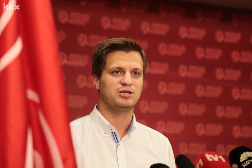 Čengić: Bez osiguranog zdravstva niko ne smije biti skinut sa biroa