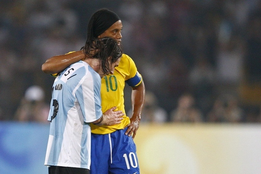 Ronaldinho i Messi (Foto: EPA-EFE)