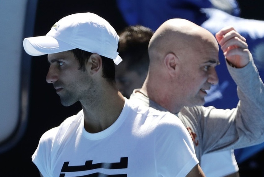 Novak Đoković i Andre Agassi (Foto: EPA-EFE)
