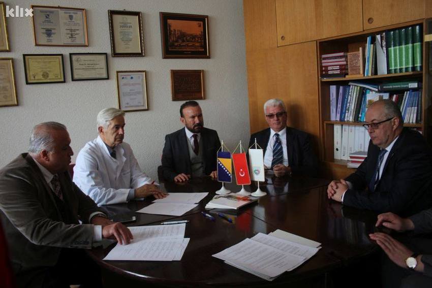 S potpisivanja ugovora u Travniku (Foto: Klix.ba)