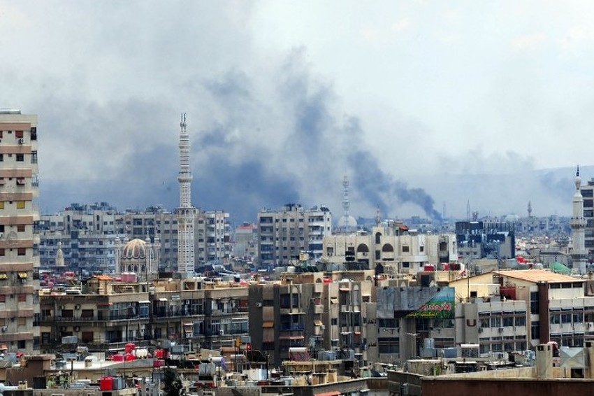 Dim nakon raketiranja južnih kvartova Damaska (Foto: Xinhua)