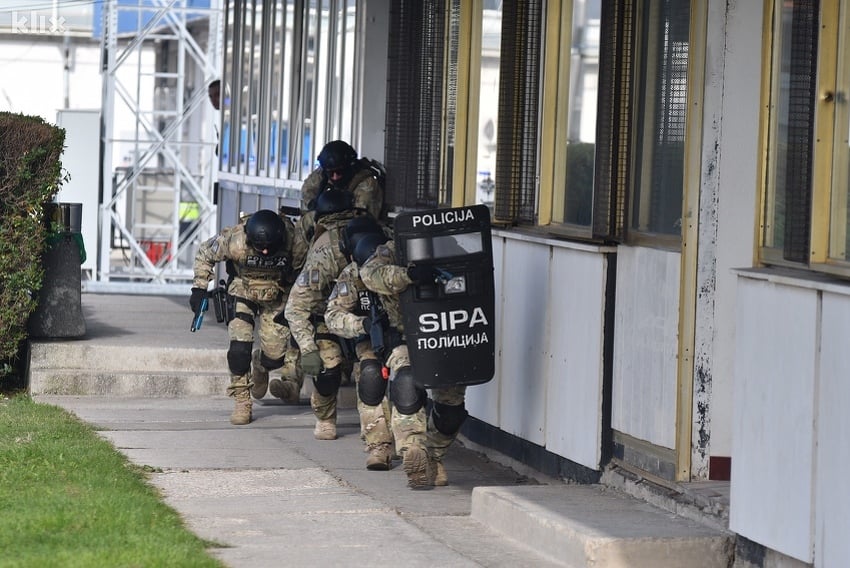 SIPA pored Dudakovića uhapsila još nekoliko osoba, među kojima je i savjetnik Safeta Softića