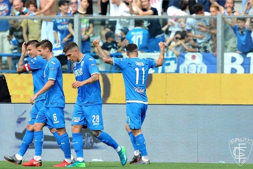 Rade Krunić (krajnje lijevo) s kapitenskom trakom na ruci. (Foto: Empoli Facebook)