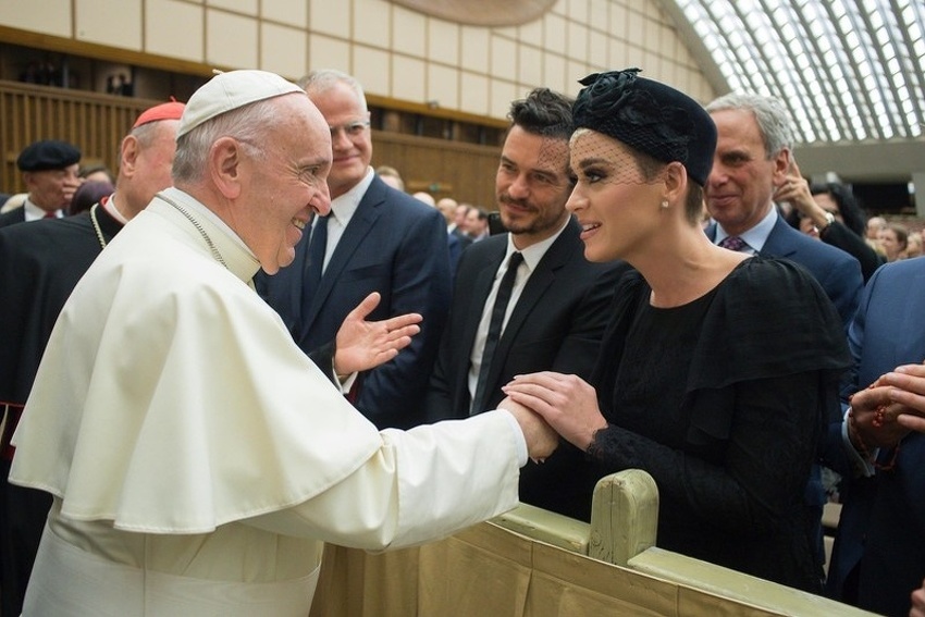Katy Perry i Orlando Bloom s papom Franjom (Foto: EPA-EFE)