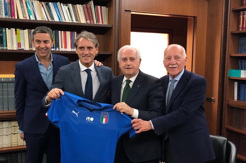 Mancini na potpisu ugovora