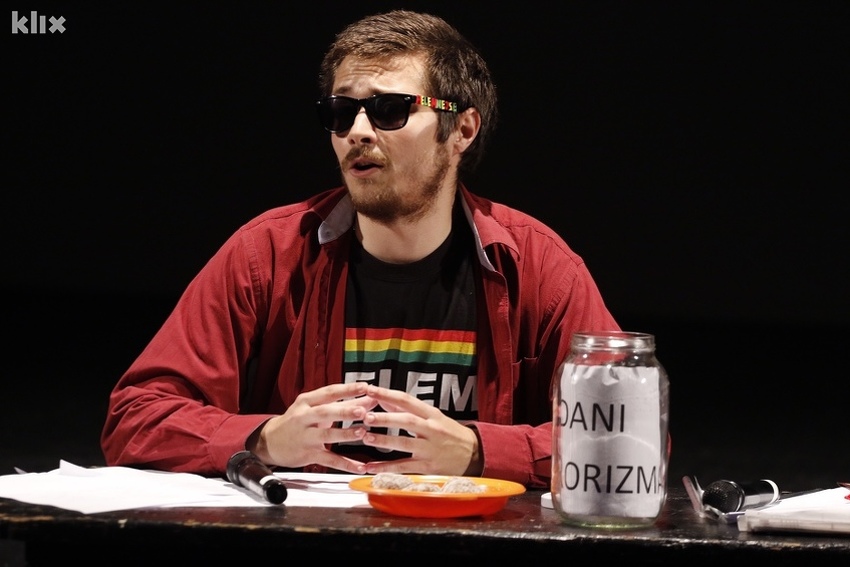O društvenim problemima kroz smijeh: "Sarajevski dani terorizma" 21. maja u Kamernom teatru 55