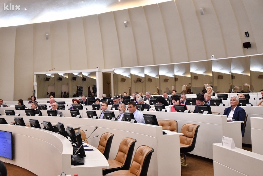 Parlamentarci BiH odbili razmatrati zastarjelu Informaciju o migrantima