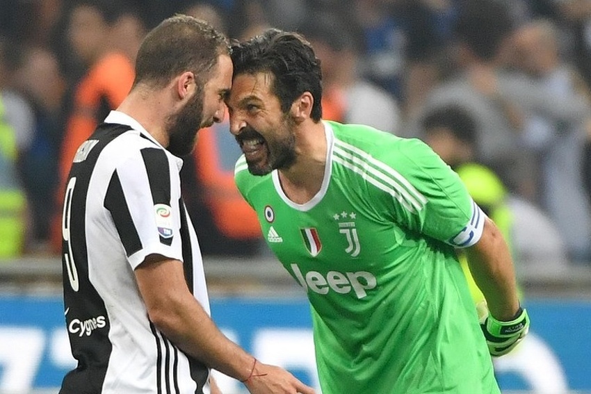 Gianluigi Buffon (desno) je boje Juventusa branio u 655 mečeva u svim takmičenjima. (Foto: EPA-EFE)