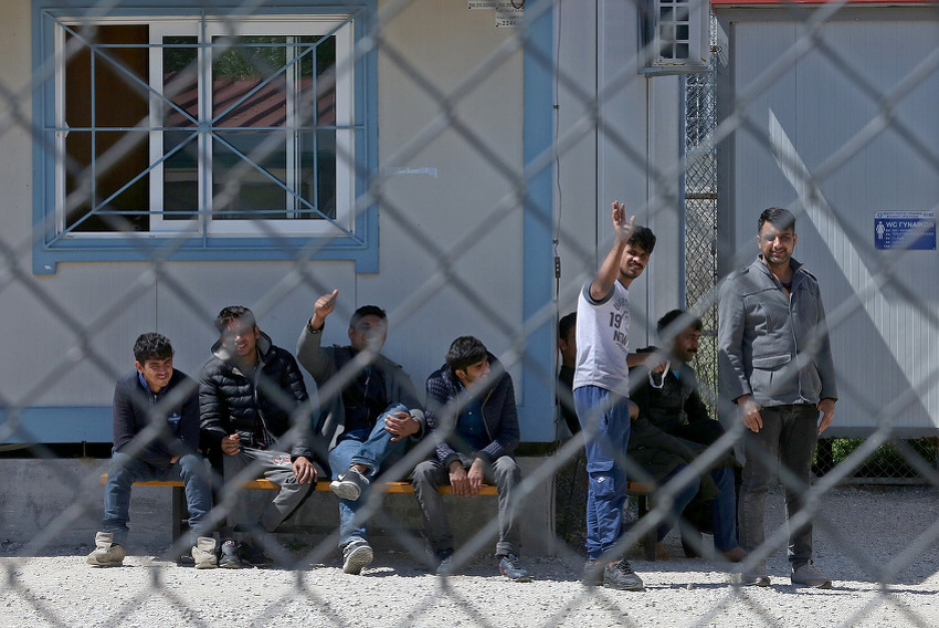 U slučaju većeg priliva migranata Crna Gora razmatra postavljanje bodljikave žice